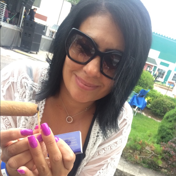 Hi ! My name is Maria Isabel .🌟🌟 - Picture 4 of 9